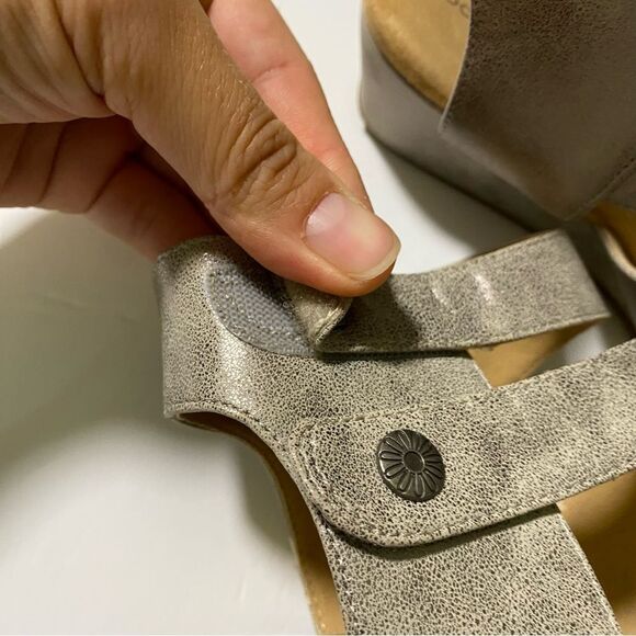 Rockport Comfort Women's Metallic Low Wedge Strappy adjustable Sandals 9 - Picture 13 of 14